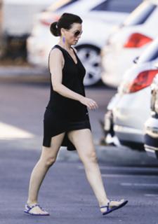Dannii Minogue feet photo thumbnail