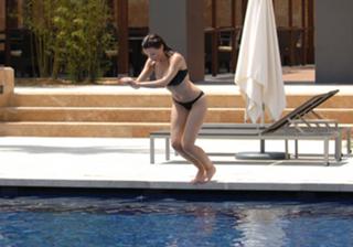 Dannii Minogue feet photo thumbnail