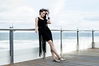 Dannii Minogue feet photo thumbnail