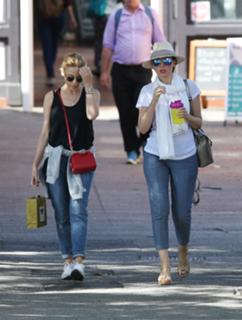 Dannii Minogue feet photo thumbnail