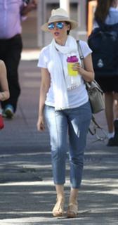 Dannii Minogue feet photo thumbnail