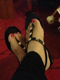Dannii Minogue feet photo thumbnail