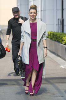 Dannii Minogue feet photo thumbnail