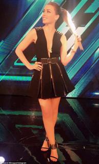 Dannii Minogue feet photo thumbnail