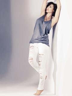 Dannii Minogue feet photo thumbnail