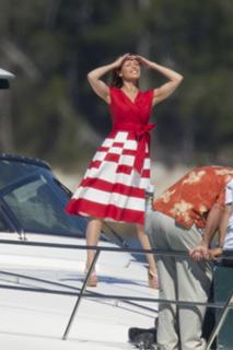 Dannii Minogue feet photo thumbnail