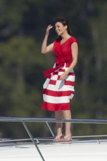 Dannii Minogue feet photo thumbnail