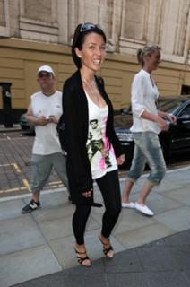 Dannii Minogue feet photo thumbnail