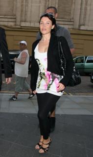 Dannii Minogue feet photo thumbnail