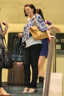 Dannii Minogue feet photo thumbnail