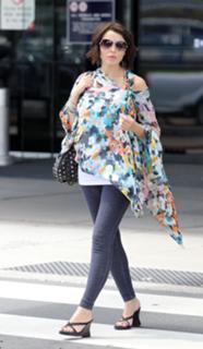 Dannii Minogue feet photo thumbnail