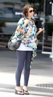 Dannii Minogue feet photo thumbnail