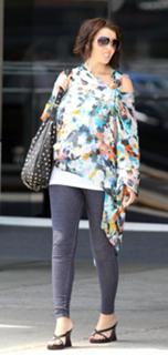 Dannii Minogue feet photo thumbnail