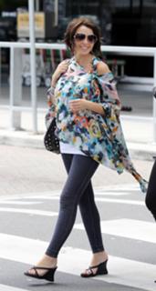 Dannii Minogue feet photo thumbnail