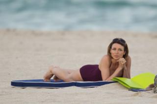 Dannii Minogue feet photo thumbnail