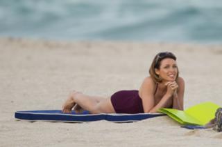 Dannii Minogue feet photo thumbnail
