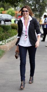 Dannii Minogue feet photo thumbnail