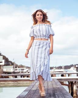 Dannii Minogue feet photo thumbnail