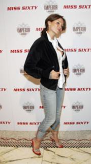 Dannii Minogue feet photo thumbnail