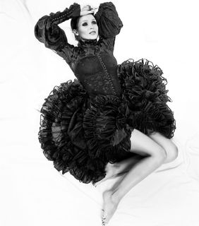 Dannii Minogue feet photo thumbnail