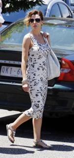 Dannii Minogue feet photo thumbnail