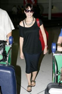Dannii Minogue feet photo thumbnail