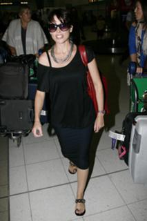 Dannii Minogue feet photo thumbnail