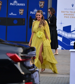 Dannii Minogue feet photo thumbnail