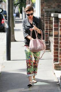 Dannii Minogue feet photo thumbnail