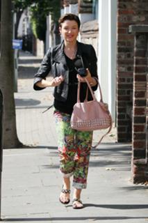 Dannii Minogue feet photo thumbnail