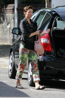 Dannii Minogue feet photo thumbnail