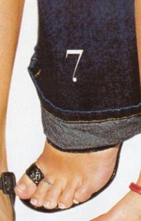 Dannii Minogue feet photo thumbnail