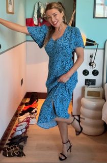 Dannii Minogue feet photo thumbnail