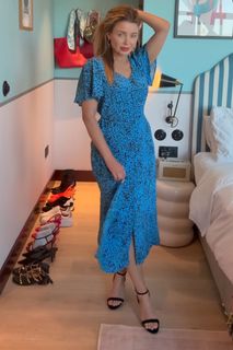 Dannii Minogue feet photo thumbnail