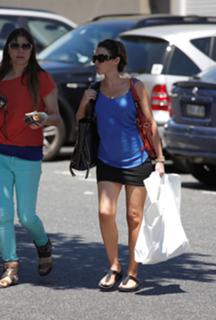 Dannii Minogue feet photo thumbnail