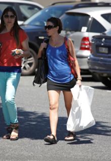 Dannii Minogue feet photo thumbnail