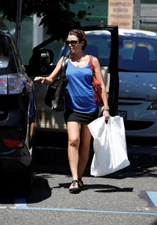 Dannii Minogue feet photo thumbnail