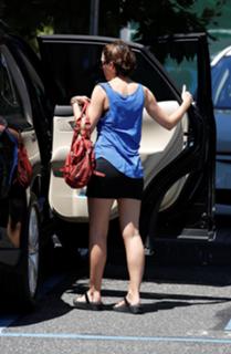 Dannii Minogue feet photo thumbnail