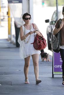 Dannii Minogue feet photo thumbnail