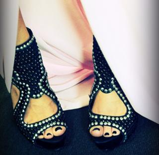 Dannii Minogue feet photo thumbnail