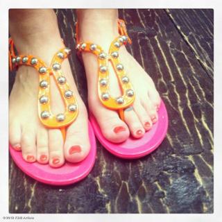 Dannii Minogue feet photo thumbnail
