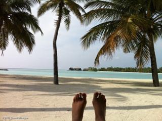 Dannii Minogue feet photo thumbnail