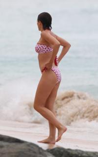 Dannii Minogue feet photo thumbnail
