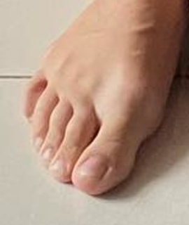 Daphne Bozaski feet photo 13