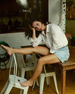 Daphne Bozaski feet photo 4