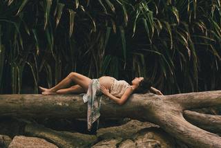 Daphne Bozaski feet photo 4