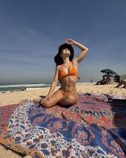 Daphne Bozaski feet photo 11