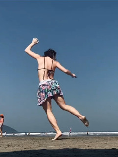 Daphne Bozaski feet photo 3