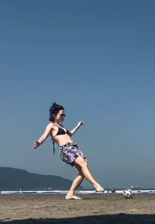 Daphne Bozaski feet photo 1