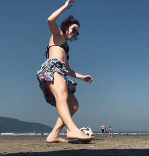 Daphne Bozaski feet photo 18